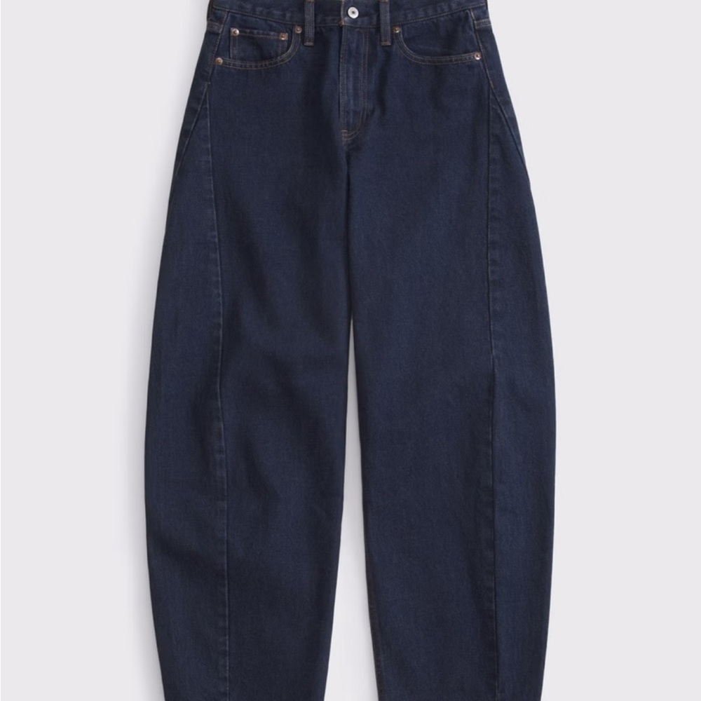 Mid Rise Barrel Jeans